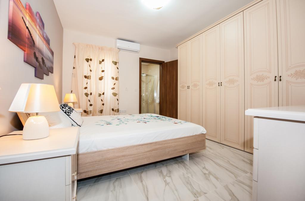 The Waves Holiday Apartment Marsaxlokk Extérieur photo